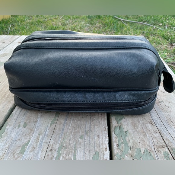 •DOPP(TM) Kit•Black Leather or Really Nice Faux•2-Zip Compartments•Like New! - Picture 1 of 7